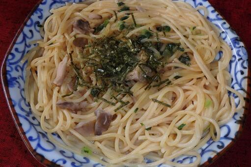 冷凍のスパゲティ あさりと舞茸のおだしパスタ,加熱調理後,あさりの写真素材