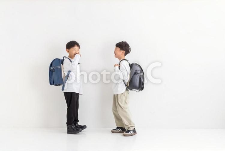ランドセルを背負った笑顔の男の子 子ども,笑顔,小学生の写真素材