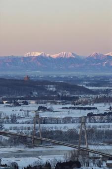 朝焼けと日高山脈の写真