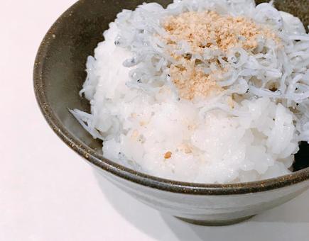 胡麻しらすご飯 胡麻しらすご飯 胡麻しらすご飯,しらす胡麻ご飯,釜揚げしらすの写真素材