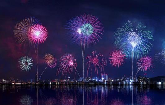 湖上打ち上げ花火/松江水郷祭 湖上打ち上げ花火/松江水郷祭 花火,打ち上げ花火,夏の写真素材