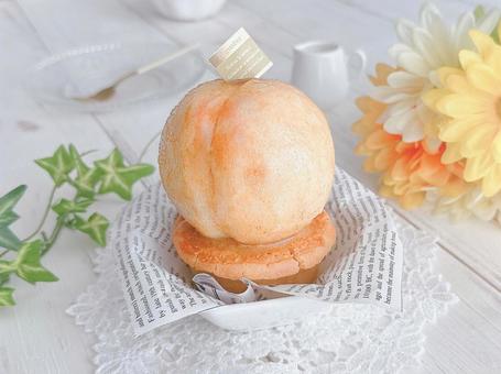 まるごと桃タルト まるごと桃タルト 桃のタルト,桃ケーキ,桃のケーキの写真素材