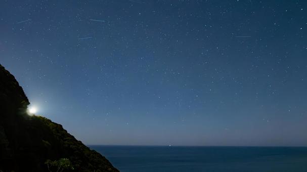 星を導く山の灯台 星を導く山の灯台の写真