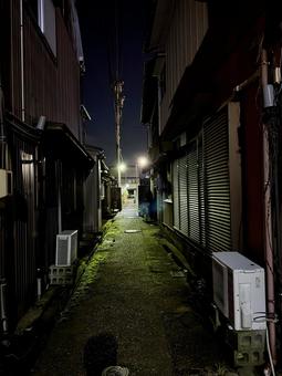 夜の裏路地 スナップ,風景,庭の写真素材