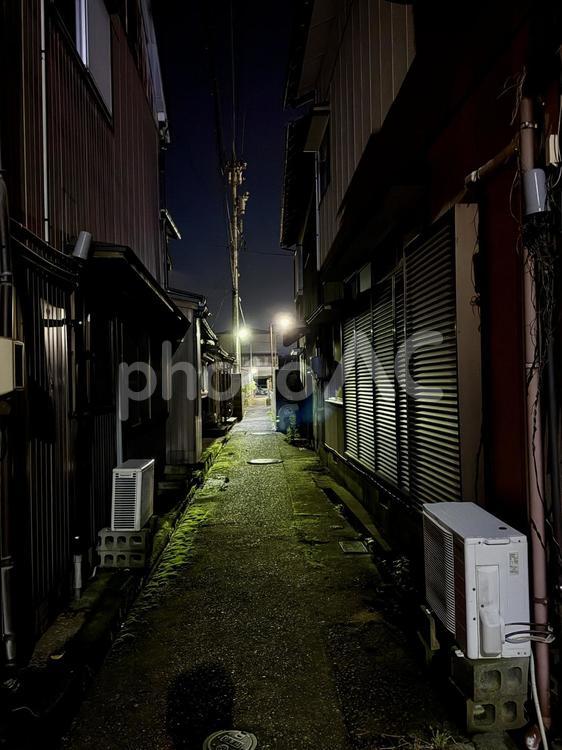 夜の裏路地 スナップ,風景,庭の写真素材