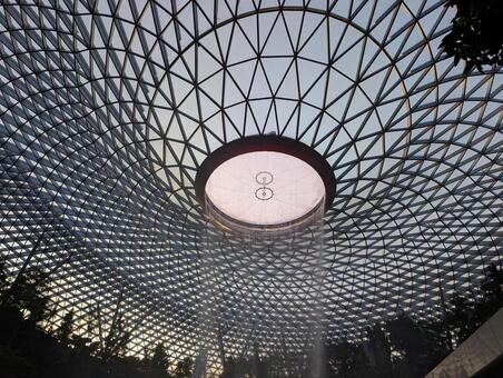 レイン・ボルテックス レイン・ボルテックス,人口滝,チャンギの写真素材