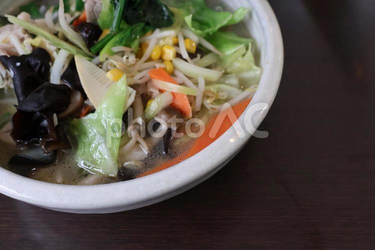 中華料理店の野菜たっぷり塩ラーメン 背景,野菜たっぷり,塩ラーメンの写真素材