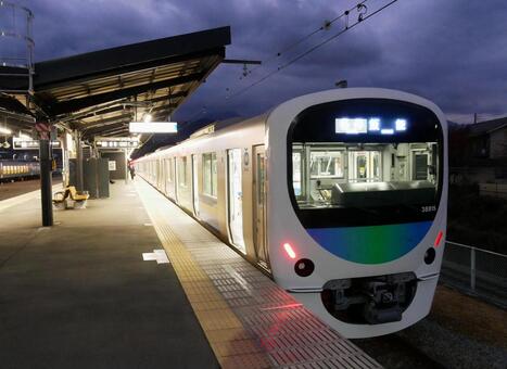 西武秩父駅の３００００系 鉄道,駅,ホームの写真素材