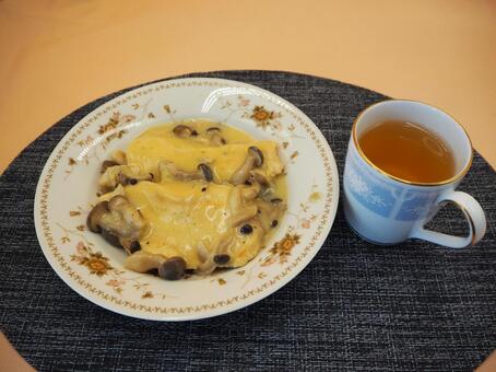 自家製・鶏むね肉のきのこクリームソース煮 鶏むね肉,きのこクリームソース煮,自家製の写真素材