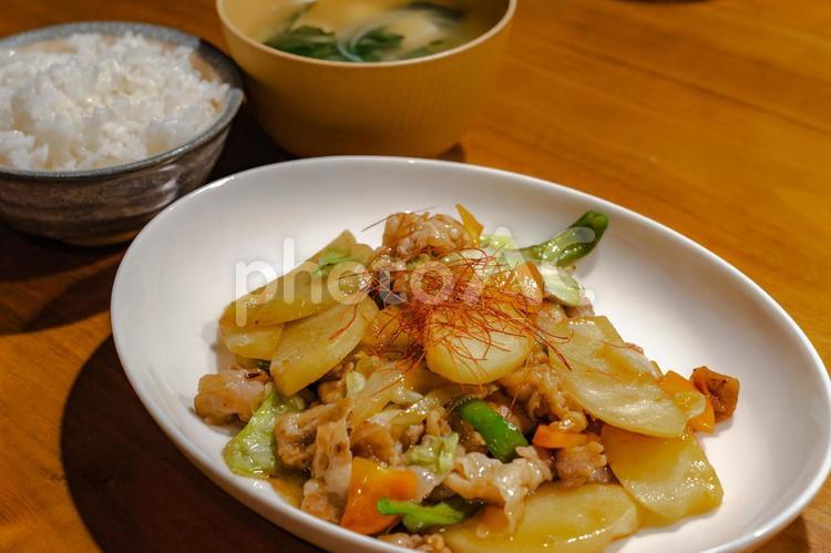 豚肉と野菜炒めの晩御飯 晩御飯,夕食,夜ごはんの写真素材