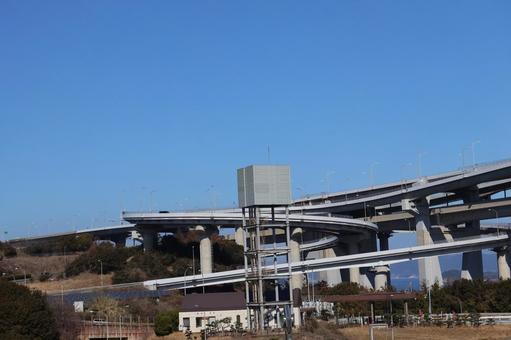 青空とインターチェンジのある街の風景 青空とインターチェンジのある街の風景 青空,インターチェンジ,街の写真素材