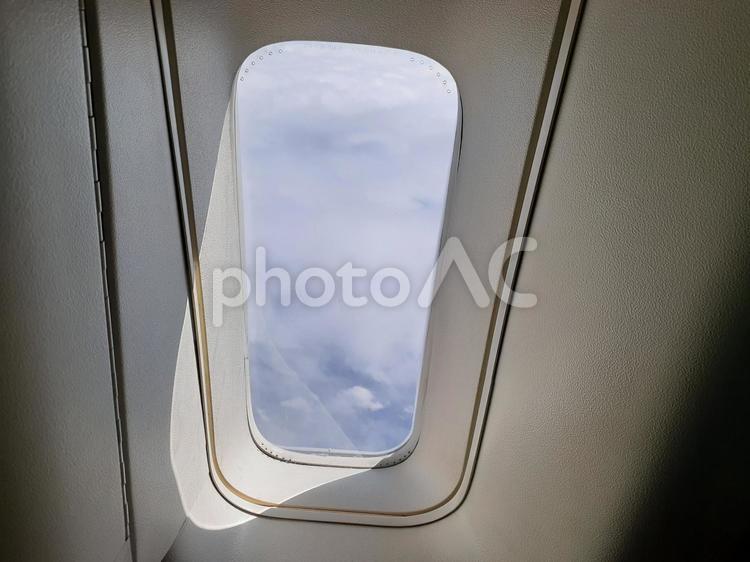 飛行機の窓からの風景 飛行機,窓,空の写真素材