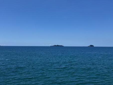 水平線と島 水平線と島の写真