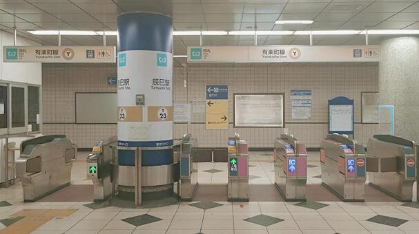 東京メトロ有楽町線　辰巳駅　東京都江東区 辰巳駅,地下鉄,有楽町線の写真素材