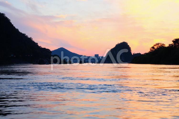 夕暮れの川 夕暮れ,夕焼け,夕方の写真素材