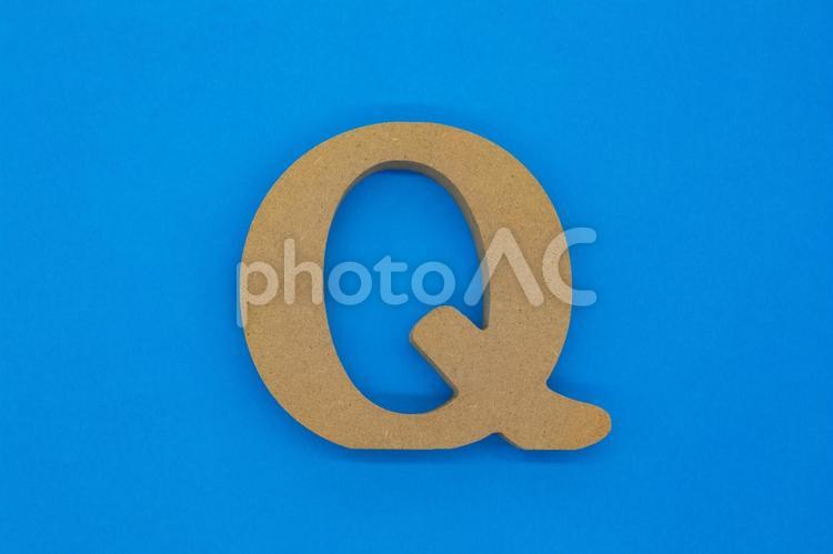 青背景に木文字のQ 問題,問,クイズの写真素材