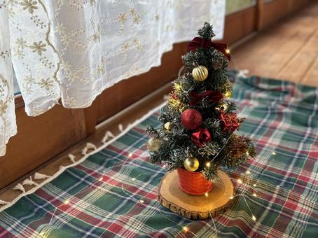 右側のクリスマスツリー クリスマスツリー,クリスマス,お祝いの写真素材