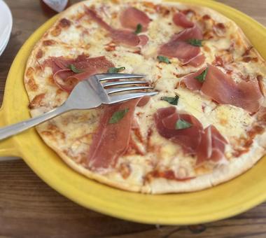 Photo, pizza, crispy pizza, raw ham, 