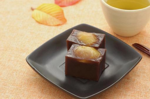 秋の和菓子 栗羊羹 秋の和菓子 栗羊羹の写真