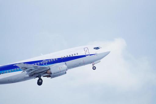 飛行機と空 飛行機,空,旅客機の写真素材