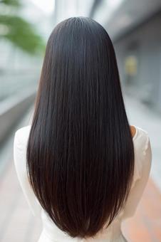 ロングストレートヘア 女性 後ろ姿 ロングストレートヘア 女性 後ろ姿 の写真