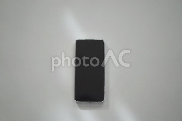スマホ（一台・背景白・余白あり・無人） スマホ,ケータイ,スマートフォンの写真素材