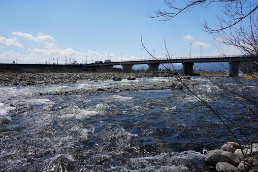 白波立つ梓川 白波立つ梓川の写真