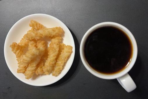 R7.9.7ドリップコーヒーとひねり揚げ R7.9.7ドリップコーヒーとひねり揚げの写真