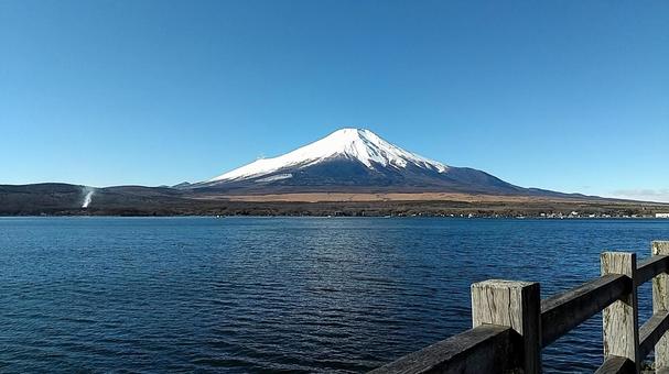 山梨県・山中湖・富士山 山梨県・山中湖・富士山 山梨県,山中湖,富士山の写真素材