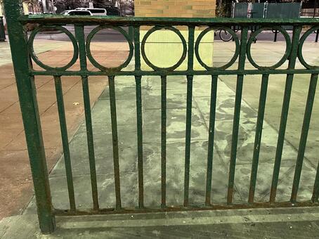 NYの街角にある鉄製フェンスのディテール 街角,フェンス,鉄製フェンスの写真素材