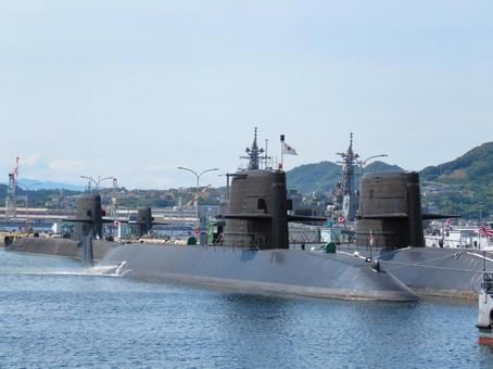 基地に停泊中の海上自衛隊潜水艦 基地に停泊中の海上自衛隊潜水艦 海上自衛隊,自衛隊,ミリタリーの写真素材