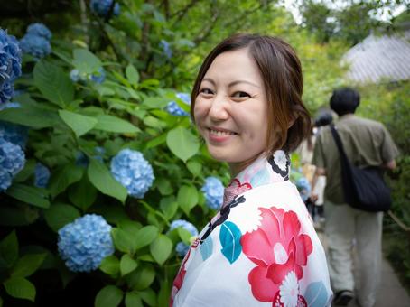 32: Hydrangea and a woman in a yukata, JPG 32: Hydrangea and a woman in a yukata, JPG