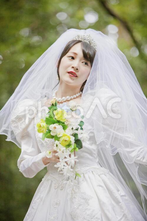 ウエディングドレスを着た女性　m094 20代,お姉さん,さわやかの写真素材