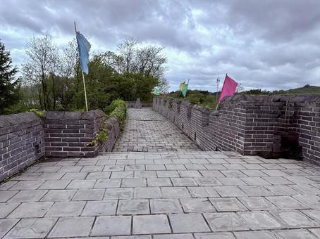 虎山長城で気分は衛兵 虎山長城,丹東,中国の写真素材