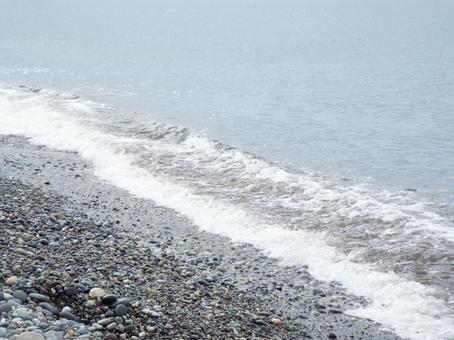 穏やかな波と小石の海岸☺︎ 穏やかな波と小石の海岸☺︎の写真