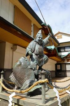 布施戎神社のえびす像 布施のえべっさん縦 布施戎神社のえびす像 布施のえべっさん縦の写真