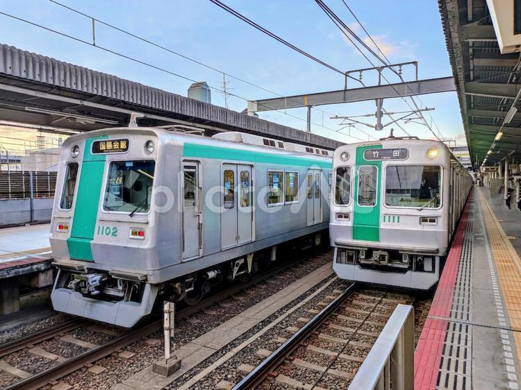 京都市営地下鉄烏丸線、10系車両 鉄道,交通,電車の写真素材