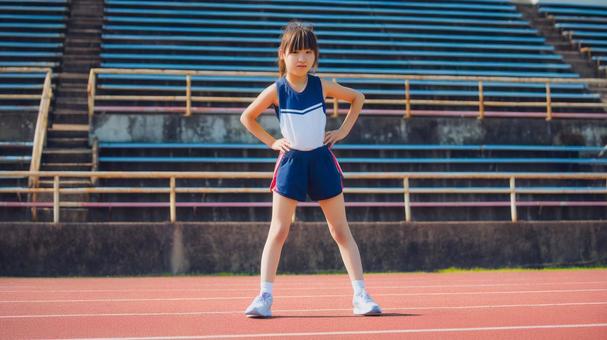 陸上競技を楽しむ少女3 陸上競技を楽しむ少女3の写真