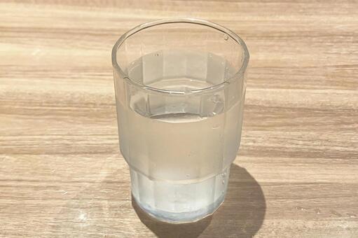 コップの水 水,冷たい,お冷の写真素材