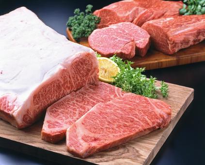 最高級の牛ブロック肉 最高級の牛ブロック肉 サーロイン,ブロック肉,肉塊の写真素材