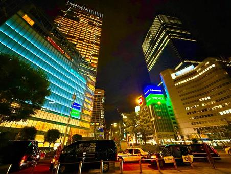 夜の八重洲の摩天楼 夜の八重洲の摩天楼 八重洲,夜,夜景の写真素材