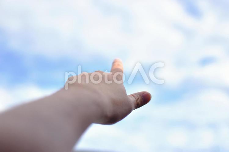 目標に向かう（空へ指差し） 目標,向かう,指差しの写真素材