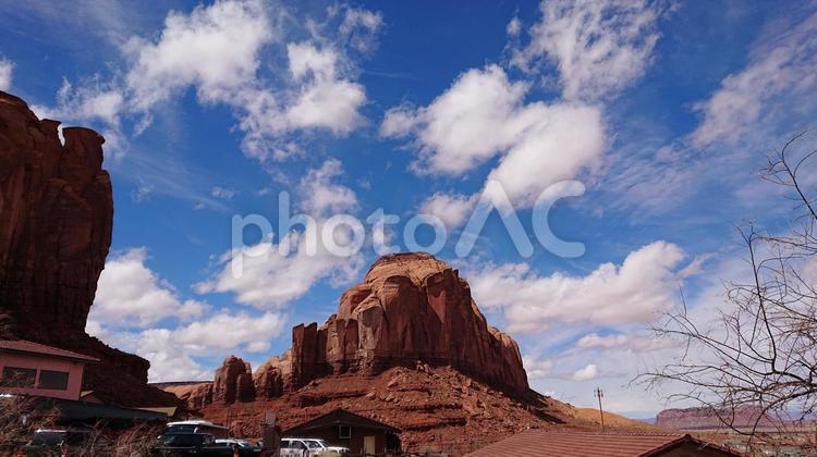 アメリカの一枚岩 岩,空,赤土の写真素材