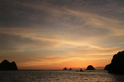 大田子海岸の美しい夕陽 大田子海岸の美しい夕陽 美しい夕景,大田子海岸,西伊豆町の写真素材