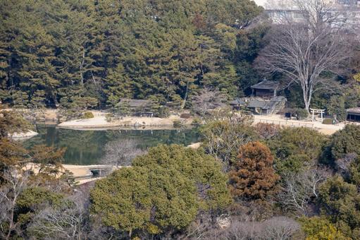 岡山後楽園の日本庭園の池と社 岡山後楽園の日本庭園の池と社 岡山,後楽園,日本庭園の写真素材