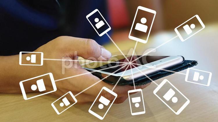 スマホでデマ拡散 スマホ,デマ,拡散の写真素材