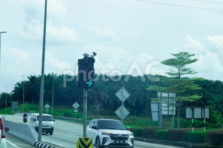 マレーシアの交差点 マレーシア,交差点,信号機の写真素材