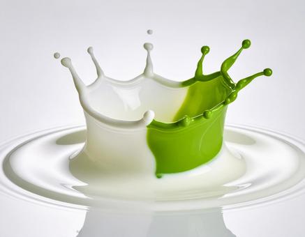 抹茶ミルクのミルククラウン 抹茶ミルクのミルククラウンの写真