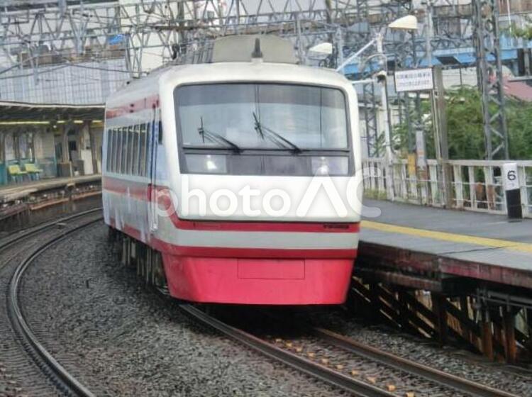 駅から見た東武伊勢崎線の車両 東武,伊勢崎線,東急の写真素材