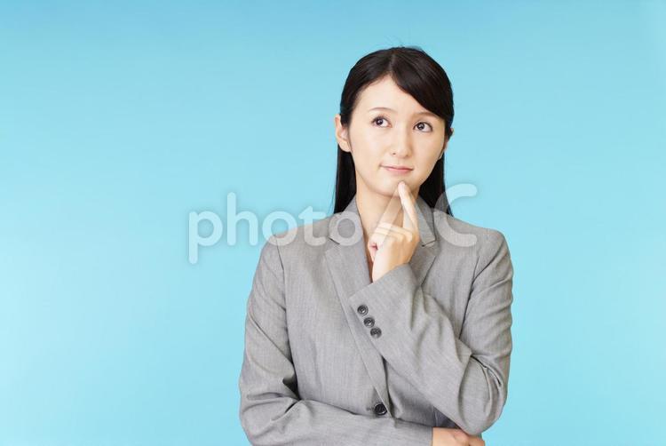 考え事をするビジネスウーマン 女性,ビジネウーマン,女の写真素材